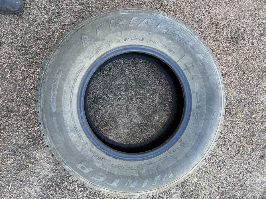 Продам шины Triangle 245/70 R16