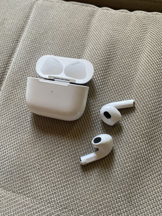 Air Pods отдам дешево