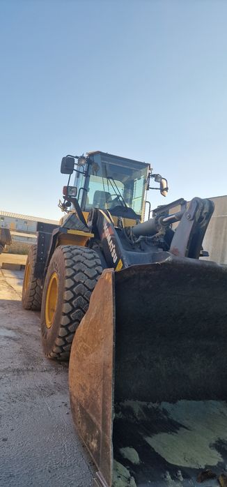 Închiriez bobcat /vola încărcător frontal