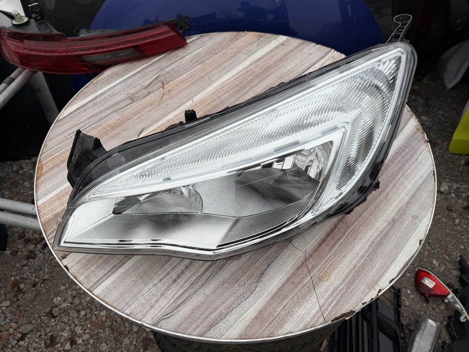 Фар Opel Astra J