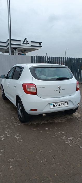 Рено сандеро 2015г