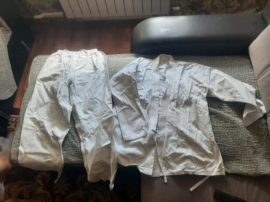 Продам кимоно ,синие и белое