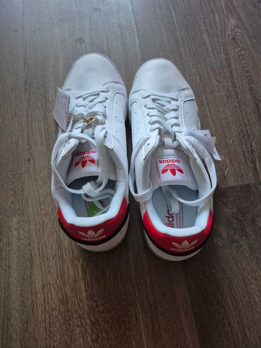 Маратонки чисто нови