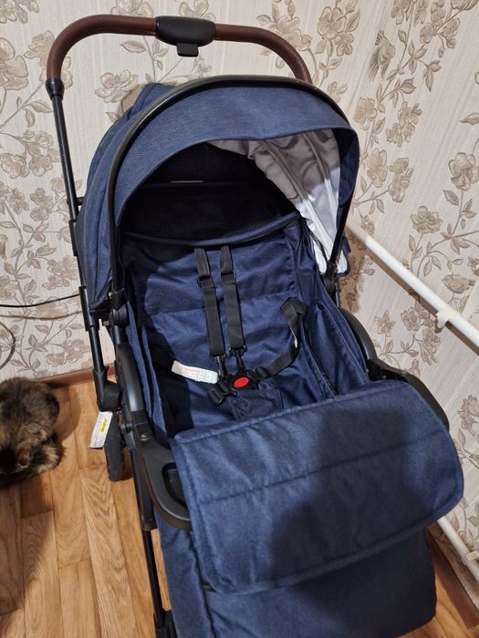 Продам прогулочную коляску