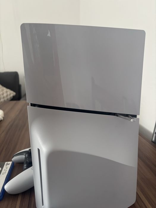 Playstation 5 cu doua manete