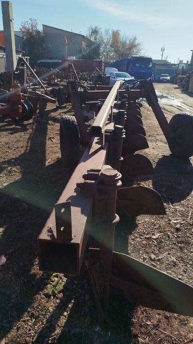 Плуг-9корпусный прицепной