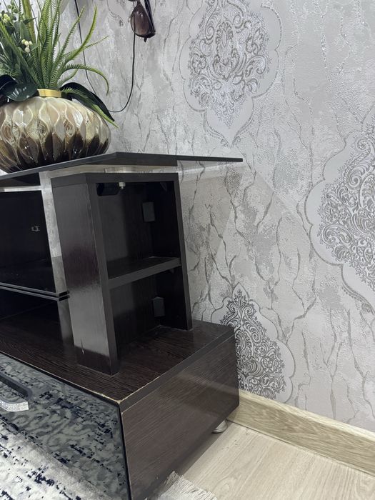 Подставка для телевизора , и прочих вещей