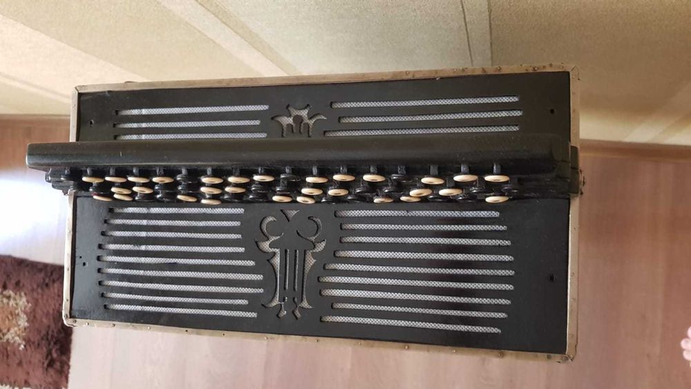 продам баян  цельно планочный