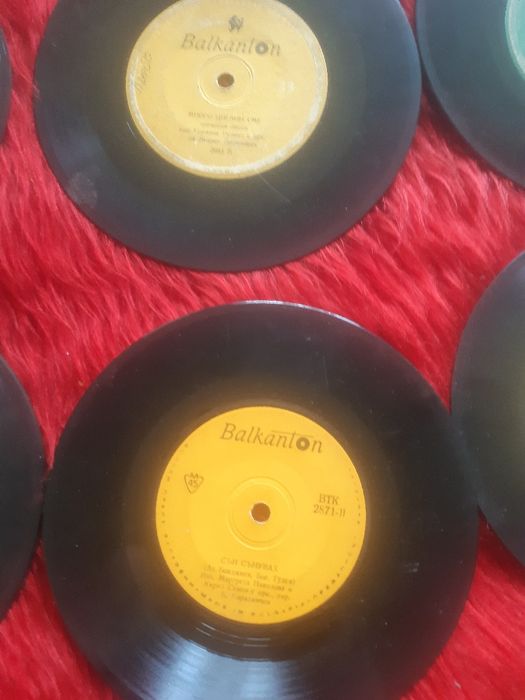 Стари грамофони плочи от едно време