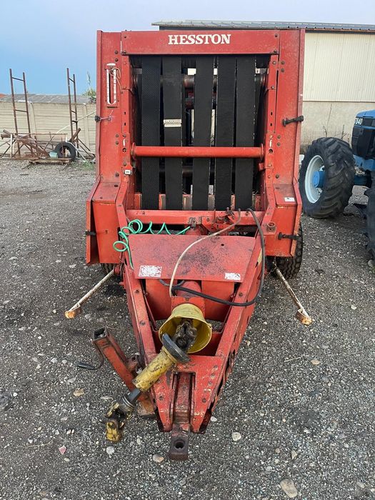 Vand presa de baloti rotunzi balotiera Fiatagri Hesston 5530 mica de deal recent adusa