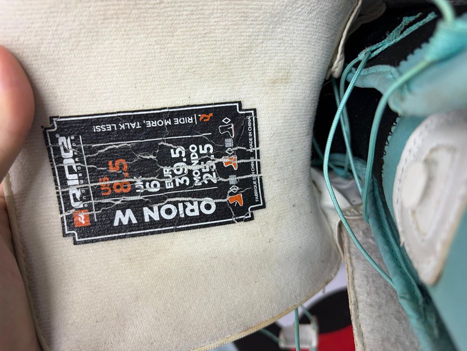 Сноуборд сатылады