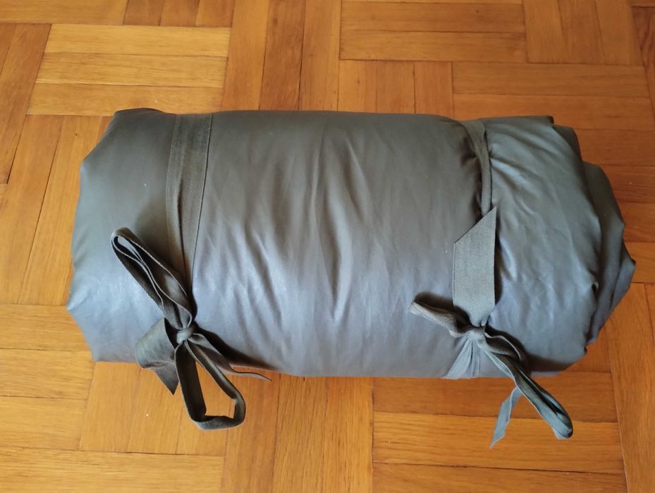 Carinthia 3-сезонен спален чувал с водонепромокаем протектор