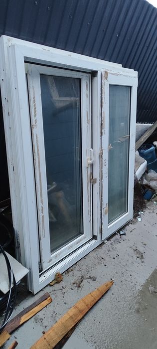 Пластиковые окна и железная дверь