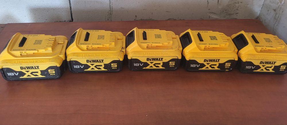Vând 5 baterii Dewalt 5Ah 18V