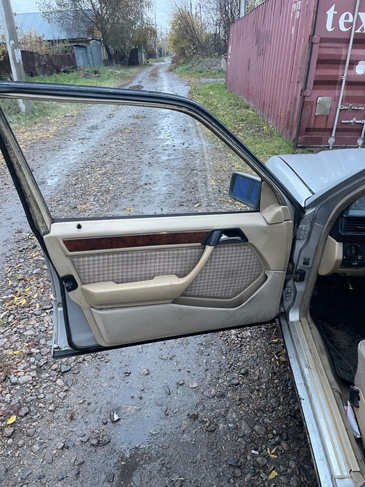 Mercedes Benz 124 E220