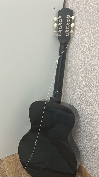 Гитара акустика.