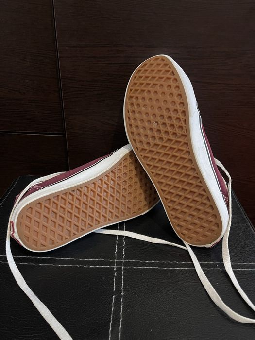 Tenisi Vans Ward Low Burgundy, Mărime 39 – Stare Foarte Bună