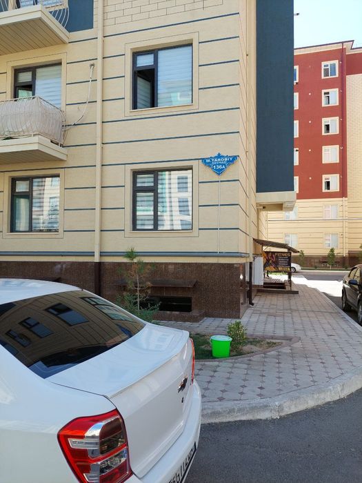 (Navoiy) Yangi hayot 2 xonalik kvartira 1 etaj sotiladi.Jihozlari bn