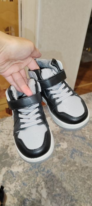 Кроссовки детские