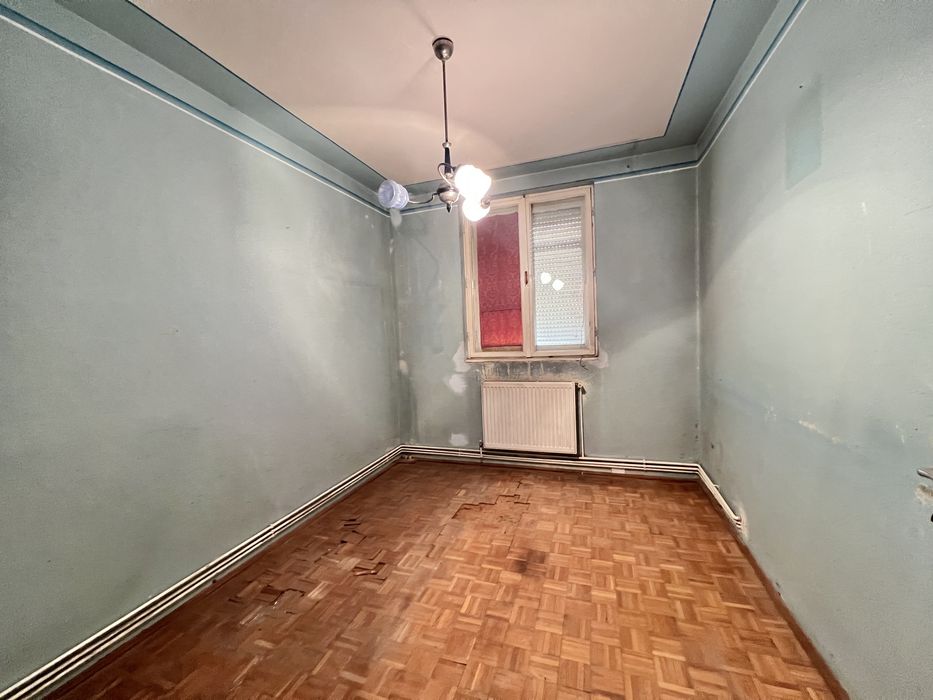Apartament cu 2 camere de vanzare str Luptei