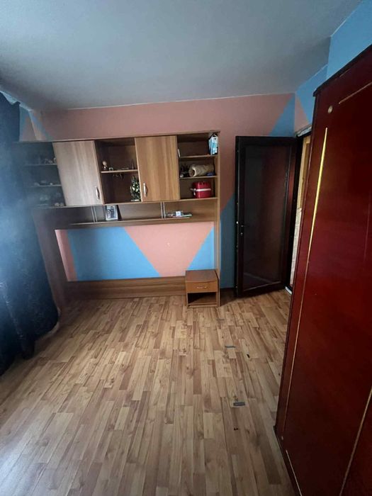 De vanzare-apartament 3 camere decomandat