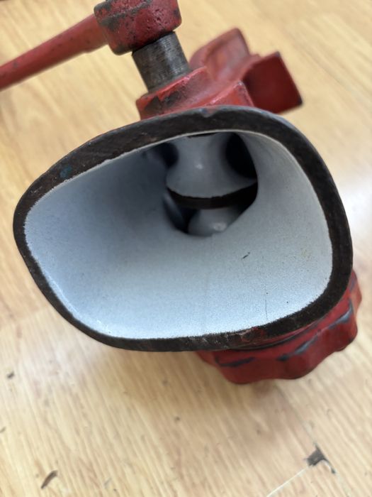 Masina de tocat Flacara din fonta