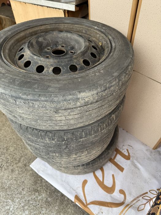 Продам летние шины с диском