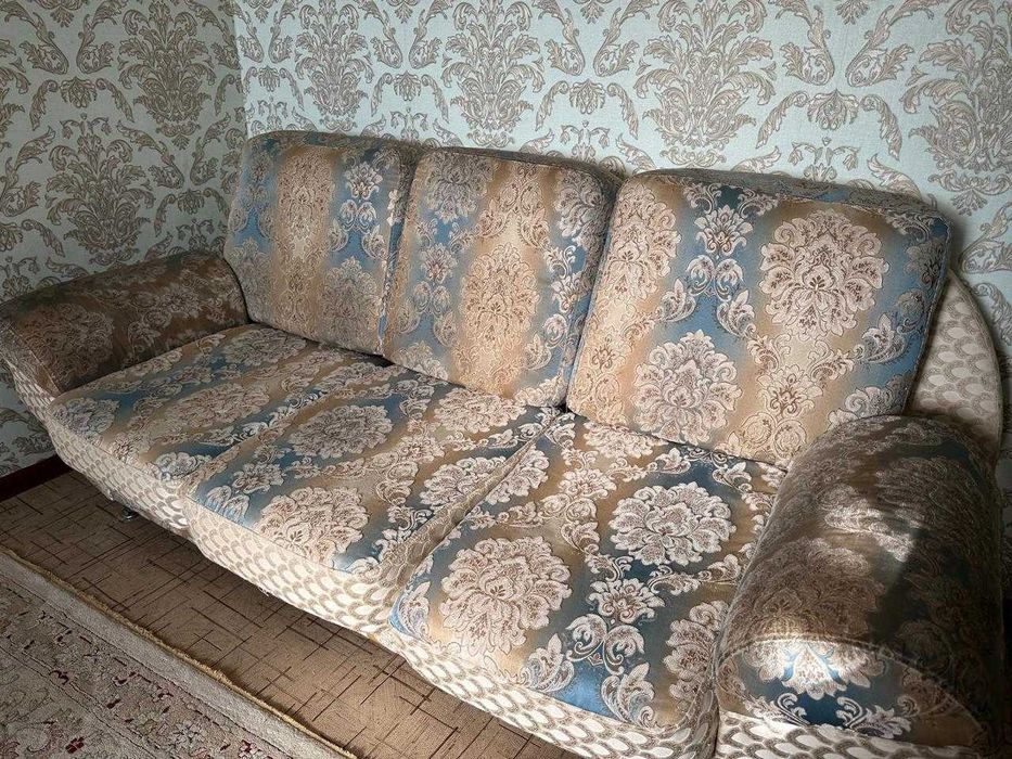 Диван и два кресла