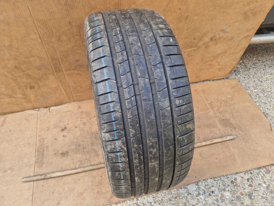 1 Pirelli R22 275/35 Лятна гума DOT4123