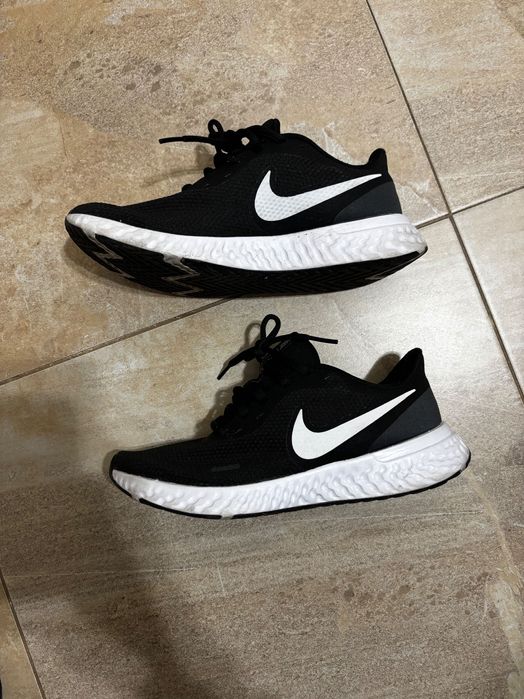 Маратонки Nike номер 37 u 36