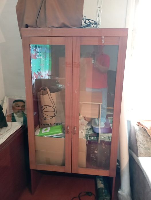 Продается Шкаф Сервант