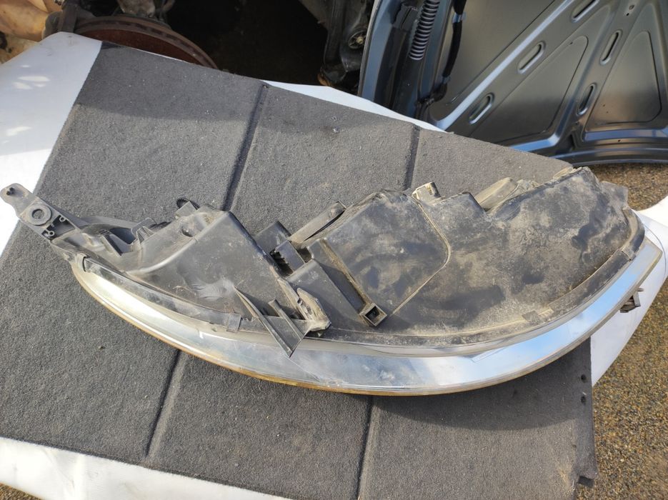 Ляв фар за Пежо-407