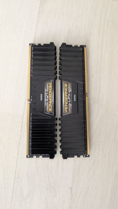 Corsair Vengeance LPX 16GB (2x8GB) DDR4 2400MHz Dual Channel