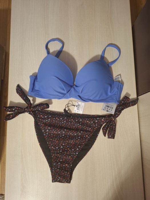 Costum de baie nou cu eticheta