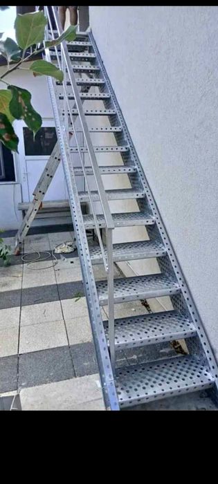 Scari zincate pe comanda