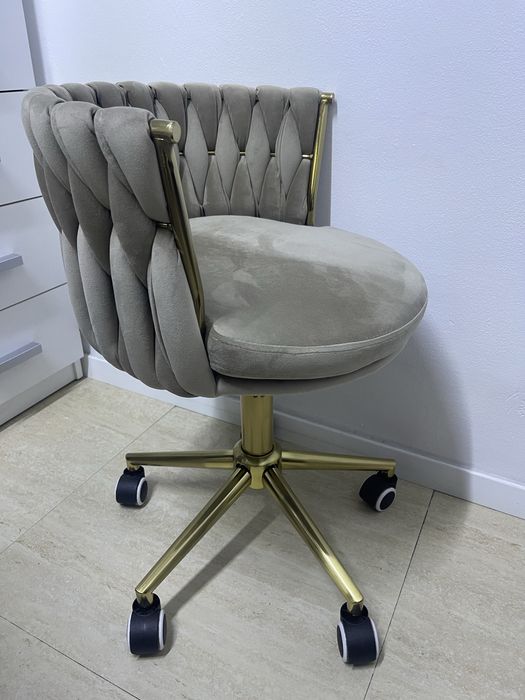 Vand scaun din catifea pentru salon sau birou