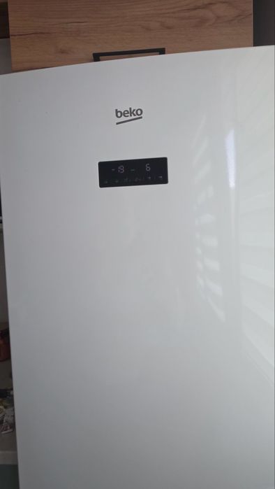 Хладилник BEKO с долна камера