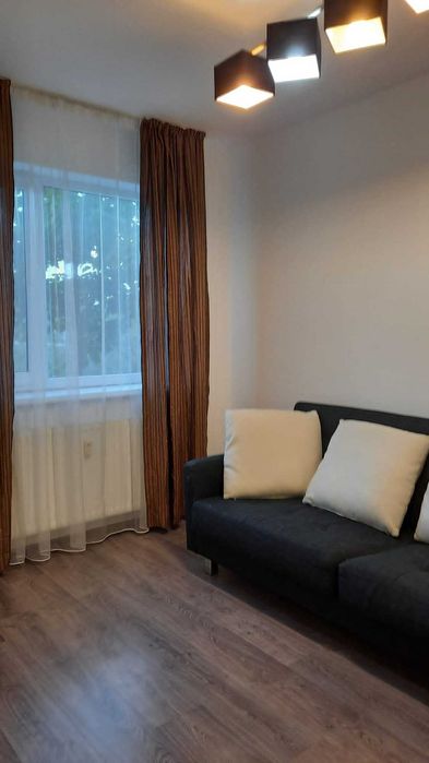 Dau in chirie apartament cu 3 camere in prima nufarul.disponibil 15 09 2026.pret 400euro.nr tel 0763012919