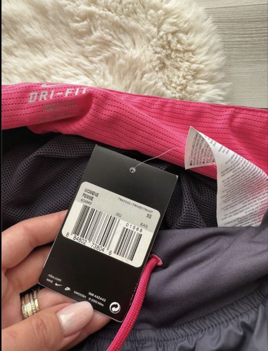 Pantaloni Nike noi cu eticheta