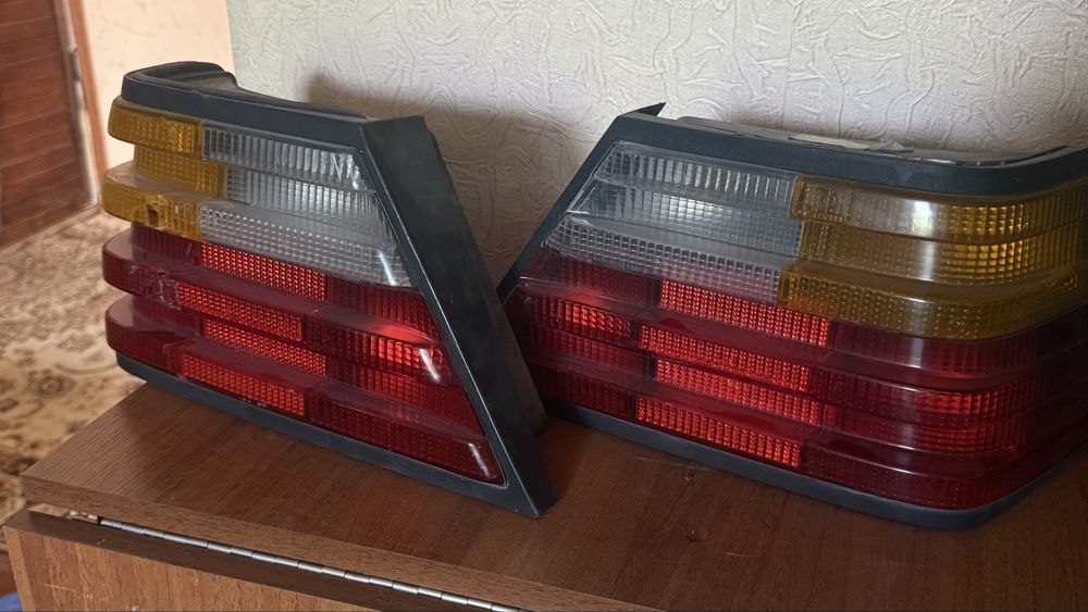 Продам фары на 124 мерс