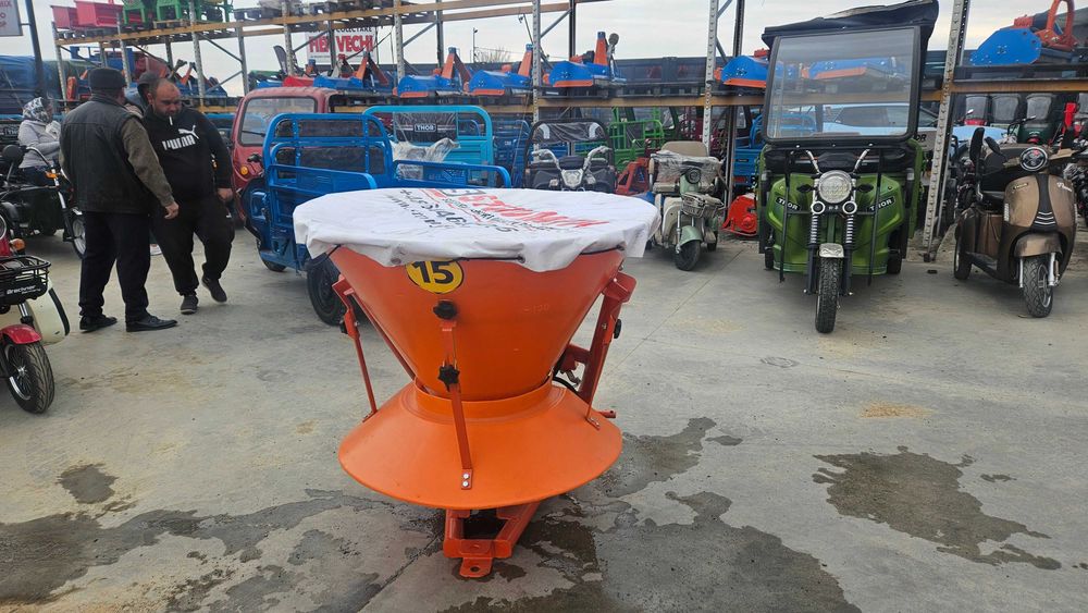 Distribuitor ingrasaminte nisip sare 200L nou Agramix