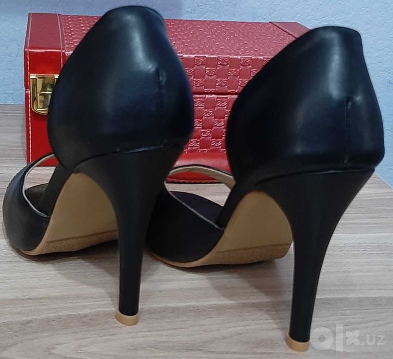 Женские босоножки