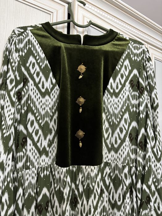 Комзол и платья.