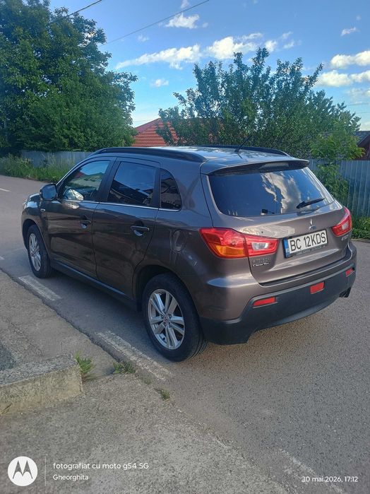 Vând Mitsubishi ASX