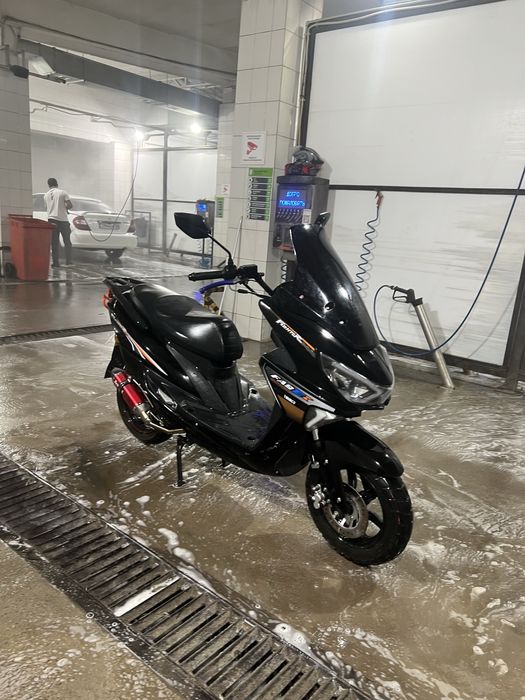 Продам скутер лия макси