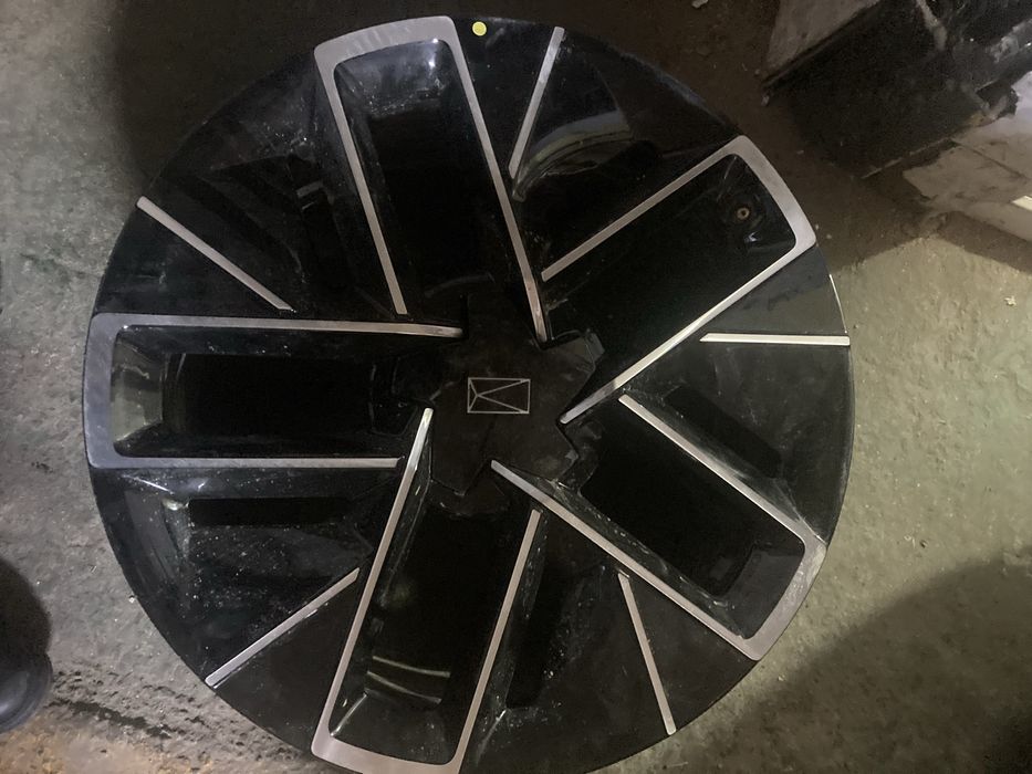 Диски R21 на Avatr 12