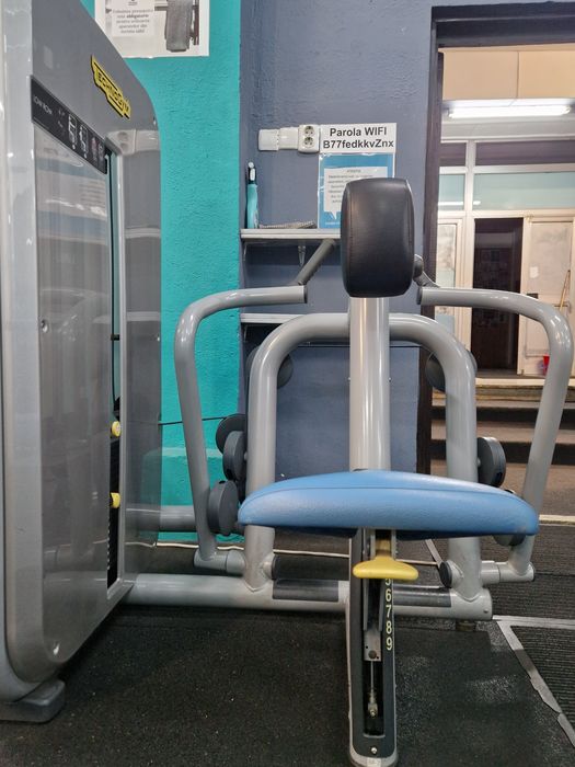 Low row/Pectoral Machine Techogym