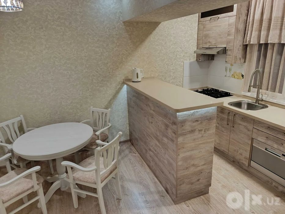 Сдаётся 2-комн метро Космонавтов, Цум, 70 м²