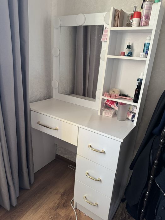 Туалетный столик