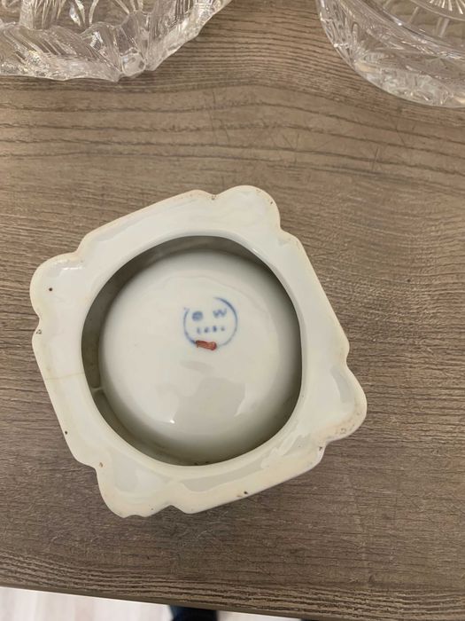 Вази и комплект ваза  и  пепелник - кристални, стъклени и рисувани.